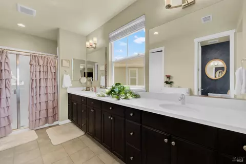 Bath - 4471 Cancun Ct, Fairfield, CA 94533 photo 4 of 5