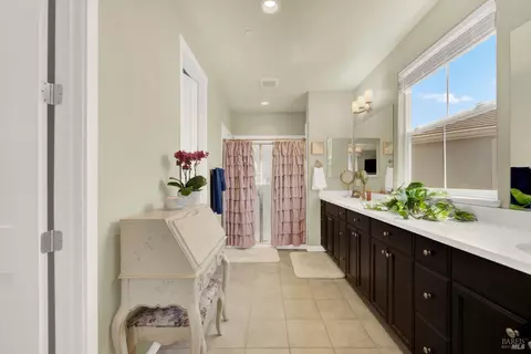 Bath - 4471 Cancun Ct, Fairfield, CA 94533 photo 3 of 5