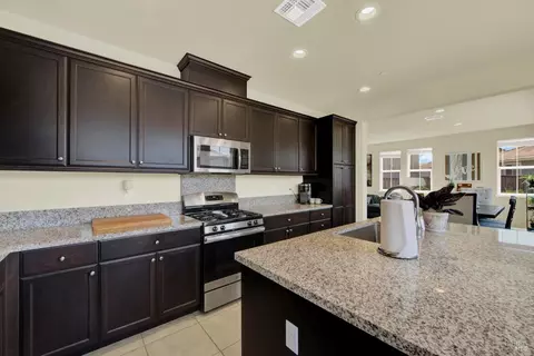 Kitchen - 4471 Cancun Ct, Fairfield, CA 94533 photo 5 of 9