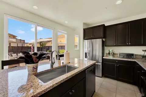 Kitchen - 4471 Cancun Ct, Fairfield, CA 94533 photo 7 of 9