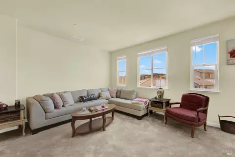 Living - 4471 Cancun Ct, Fairfield, CA 94533 photo 3 of 6