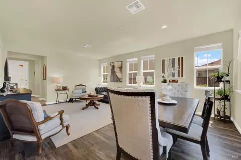 Dining - 4471 Cancun Ct, Fairfield, CA 94533 photo 4 of 4