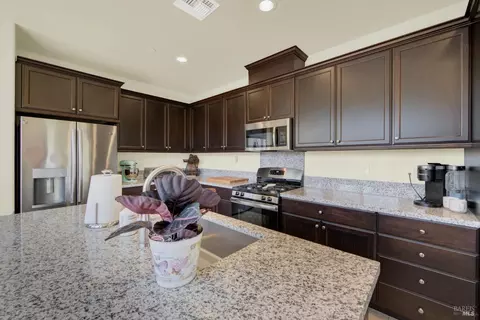 Kitchen - 4471 Cancun Ct, Fairfield, CA 94533 photo 3 of 9