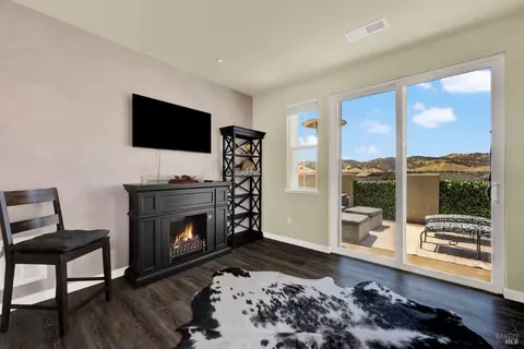 Living - 4471 Cancun Ct, Fairfield, CA 94533 photo 5 of 6