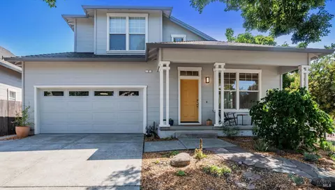 2 Twin Creeks Cir, Petaluma, CA 94952