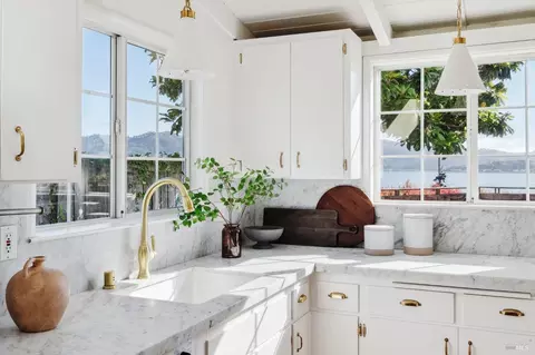 Kitchen - 696 Hilary Dr, Tiburon, CA 94920 photo 3 of 6