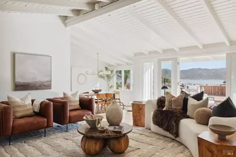 Living - 696 Hilary Dr, Tiburon, CA 94920 photo 3 of 8