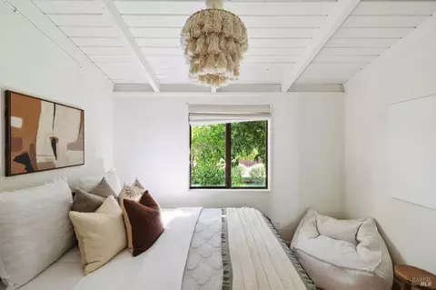 Bedroom - 696 Hilary Dr, Tiburon, CA 94920 photo 7 of 9