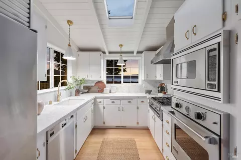 Kitchen - 696 Hilary Dr, Tiburon, CA 94920 photo 5 of 6