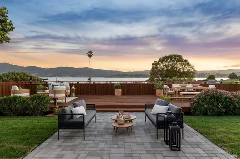 Exterior - 696 Hilary Dr, Tiburon, CA 94920 photo 2 of 33