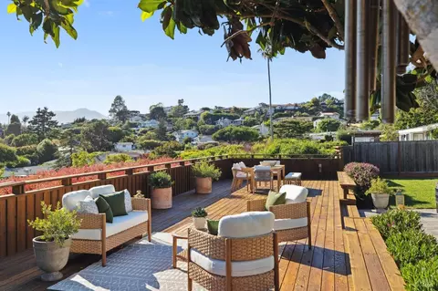 Exterior - 696 Hilary Dr, Tiburon, CA 94920 photo 16 of 33