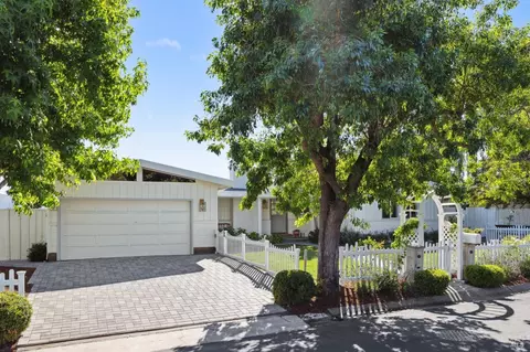 Exterior - 696 Hilary Dr, Tiburon, CA 94920 photo 19 of 33