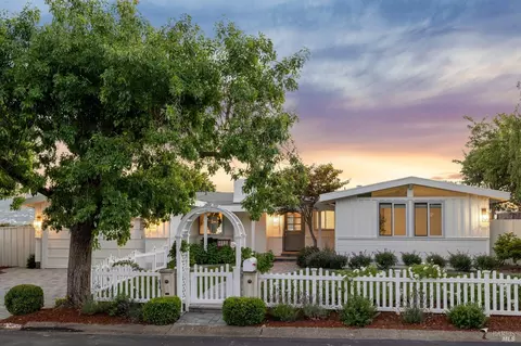 Exterior - 696 Hilary Dr, Tiburon, CA 94920 photo 27 of 33