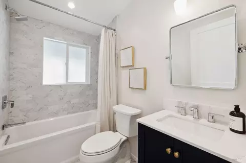 Bath - 696 Hilary Dr, Tiburon, CA 94920 photo 3 of 3