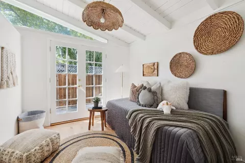 Bedroom - 696 Hilary Dr, Tiburon, CA 94920 photo 8 of 9