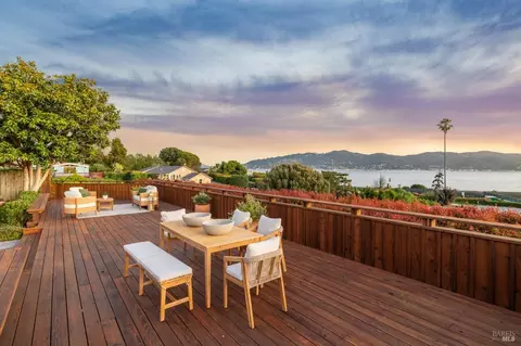 Exterior - 696 Hilary Dr, Tiburon, CA 94920 photo 8 of 33