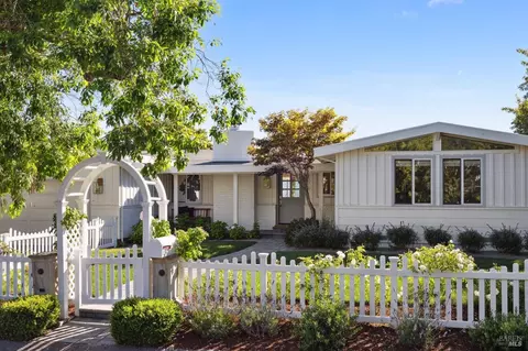 Exterior - 696 Hilary Dr, Tiburon, CA 94920 photo 12 of 33