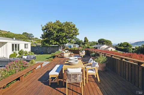 Exterior - 696 Hilary Dr, Tiburon, CA 94920 photo 14 of 33