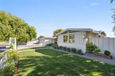 Exterior - 696 Hilary Dr, Tiburon, CA 94920 photo 13 of 33