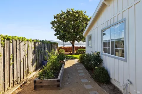 Exterior - 696 Hilary Dr, Tiburon, CA 94920 photo 21 of 33