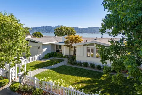 696 Hilary Dr, Tiburon, CA 94920