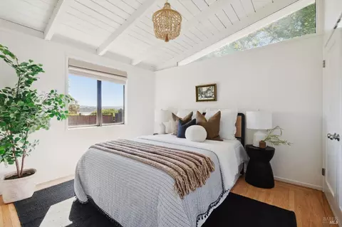 Bedroom - 696 Hilary Dr, Tiburon, CA 94920 photo 4 of 9