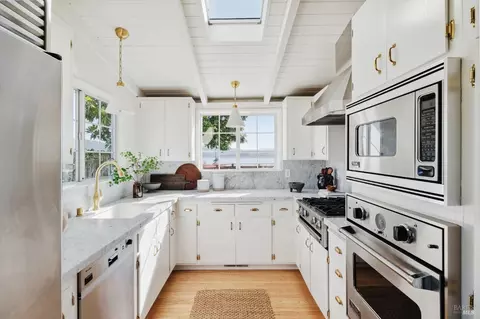 Kitchen - 696 Hilary Dr, Tiburon, CA 94920 photo 2 of 6