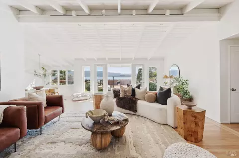 Living - 696 Hilary Dr, Tiburon, CA 94920 photo 2 of 8