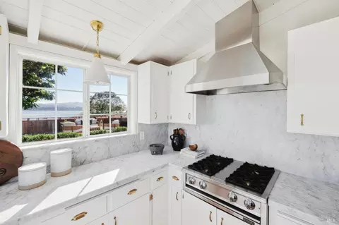 Kitchen - 696 Hilary Dr, Tiburon, CA 94920 photo 4 of 6