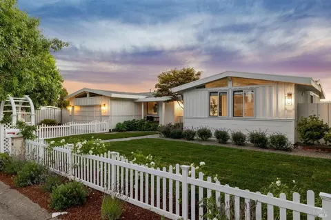 Exterior - 696 Hilary Dr, Tiburon, CA 94920 photo 28 of 33