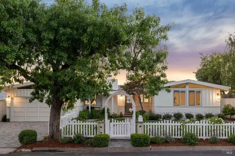 Exterior - 696 Hilary Dr, Tiburon, CA 94920 photo 29 of 33