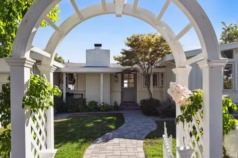 Exterior - 696 Hilary Dr, Tiburon, CA 94920 photo 10 of 33