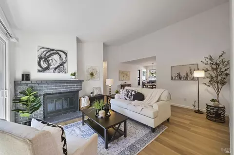 15 Ahlstrom Dr, Cotati, CA 94931