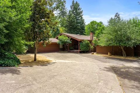 320 N Spring St, Ukiah, CA 95482