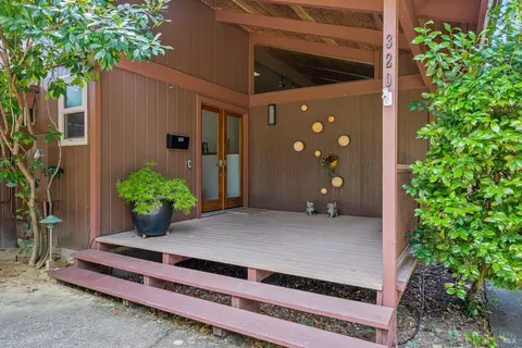 320 N Spring St, Ukiah, CA 95482 photo 3