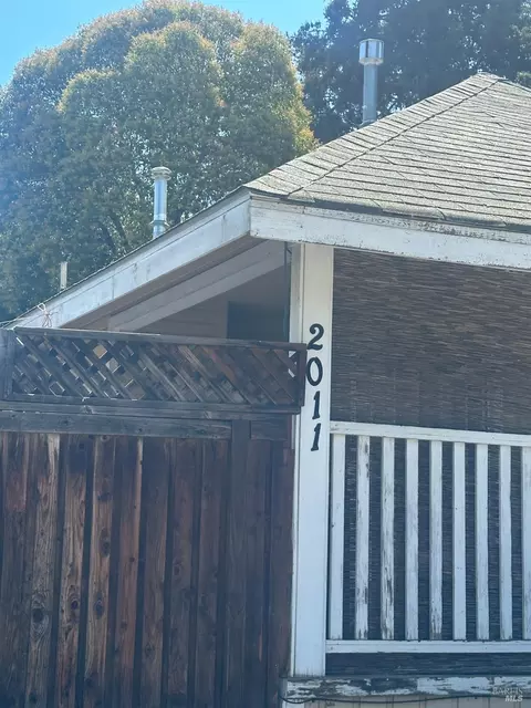 2011 West St, Ukiah, CA 95482