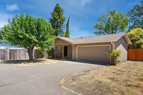 24 Whitmore Ln, Ukiah, CA 95482