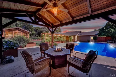992 Davis St, Vacaville, CA 95687