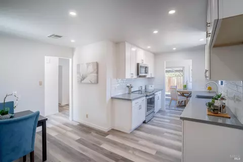 3362 Macleod St, Napa, CA 94558