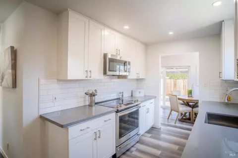 3362 Macleod St, Napa, CA 94558 photo 2