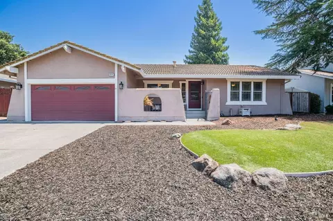 6056 Dawn Dr, Rohnert Park, CA 94928