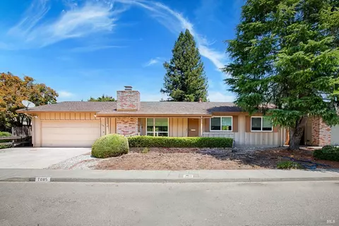 7085 Oak Leaf Dr, Santa Rosa, CA 95409