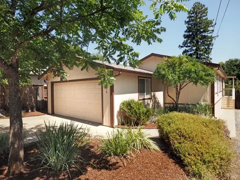 21212 Center St, Geyserville, CA 95441