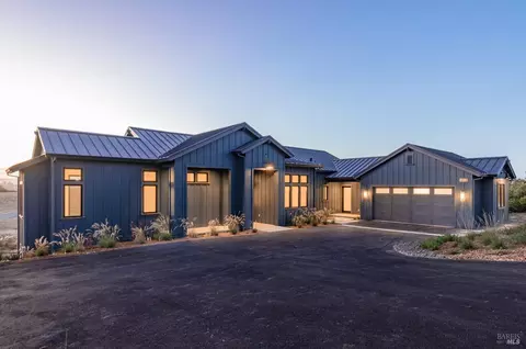 2034 Live Oak Farm Ln, Petaluma, CA 94952