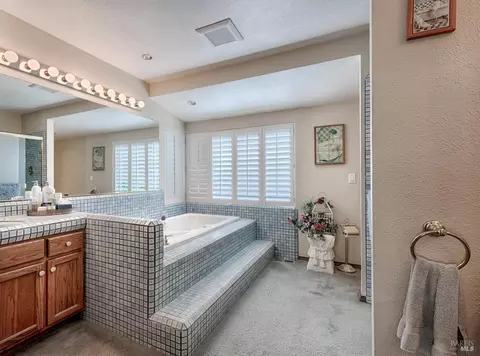 Bath - 8966 Cypress Ave, Cotati, CA 94931 photo 1 of 8