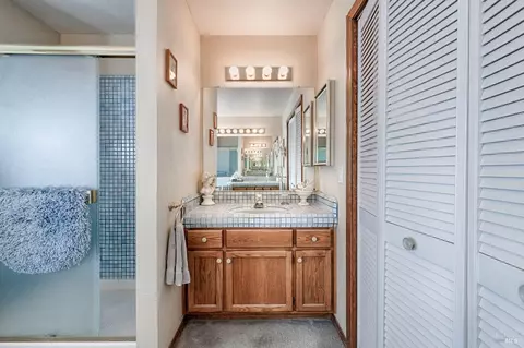 Bath - 8966 Cypress Ave, Cotati, CA 94931 photo 4 of 8