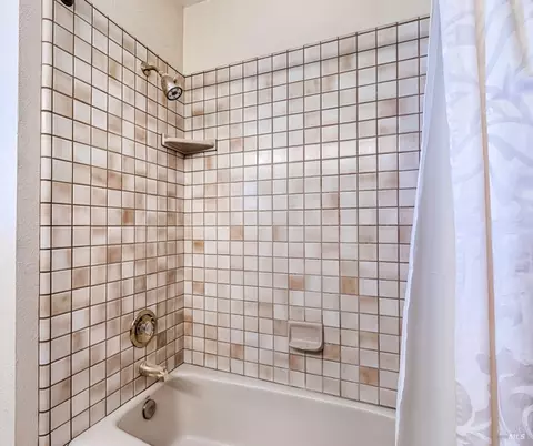Bath - 8966 Cypress Ave, Cotati, CA 94931 photo 8 of 8