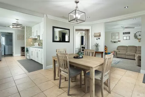 629 W C St, Dixon, CA 95620 photo 5