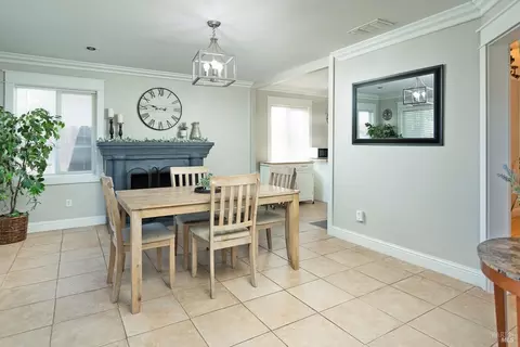 629 W C St, Dixon, CA 95620 photo 4
