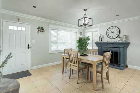 629 W C St, Dixon, CA 95620 photo 3